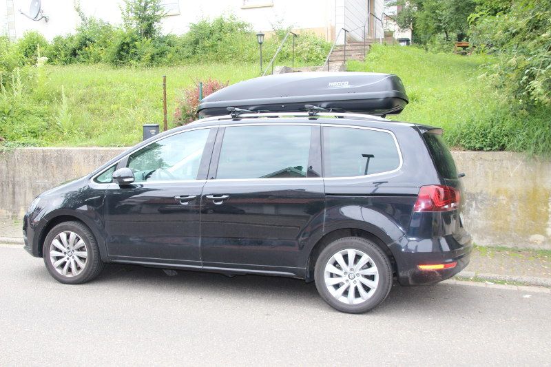 Dachbox von HAPRO mit 600 Liter Volumen auf einem Seat Alhambra