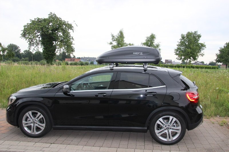Dachbox 370 Liter auf einem Mercedes GLA in Neustadt