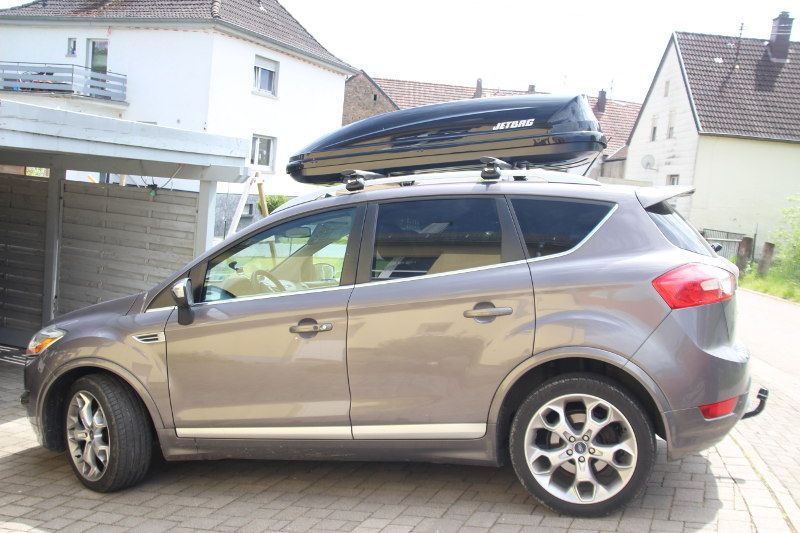 Neustadt: Dachbox mit 420 Liter Volumen auf einem Ford Kuga