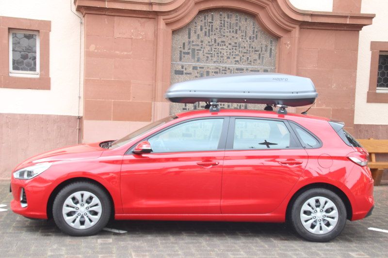 Neustadt: Dachbox der Marke HAPRO mit 430 Liter Volumen auf einem Hyundai i30
