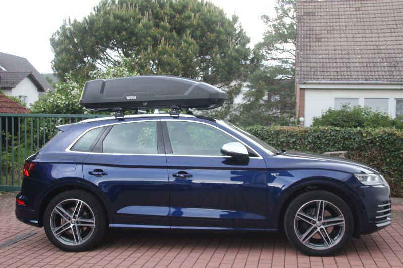 Neustadt: eine Dachbox mit 450 Liter Volumen auf einem Audi SQ5