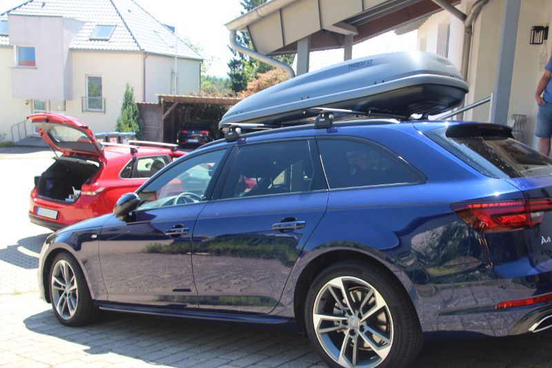 Neustadt: Dachbox mit 430 Litern Volumen auf einem Audi A4 Avant Kombi