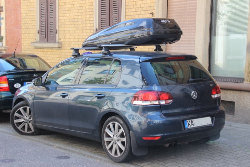 Dachbox auf einem VW Golf in Neustadt