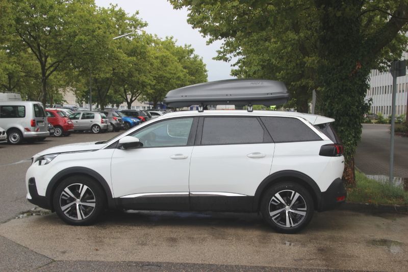 Neustadt: Dachbox von Hapro mit 430 Liter Fassungsvernögen auf einem Peugeot 5008