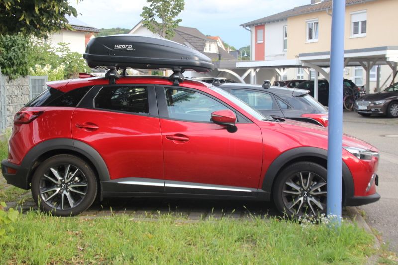 Neustadt: Dachbox 370 Liter auf einem Mazda CX3