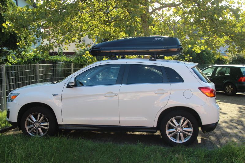 Neustadt: Hapro-Dachbox 430 Liter Volumen auf einem Mitsubishi ASX