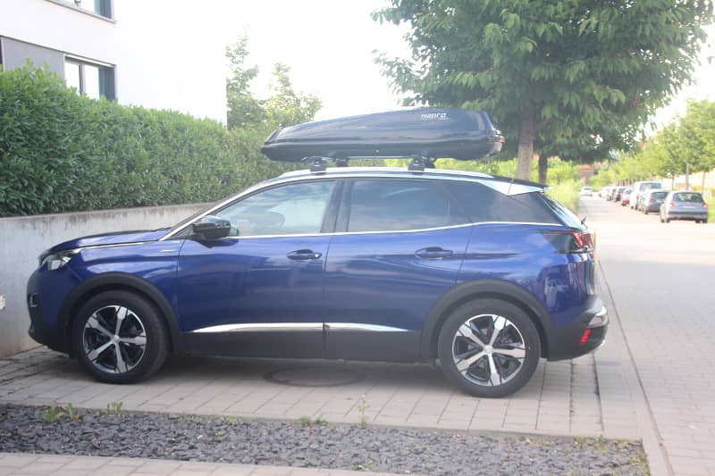 Neustadt: Dachbox mit 430 Liter Volumen auf einem Peugeot 3008 SUV